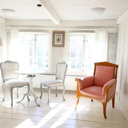 Vakantiehuis Gemuetliche Friesenhaushaelfte Unter Reet Ueber 3 Etagen Mit Ca. 90 Qm. *