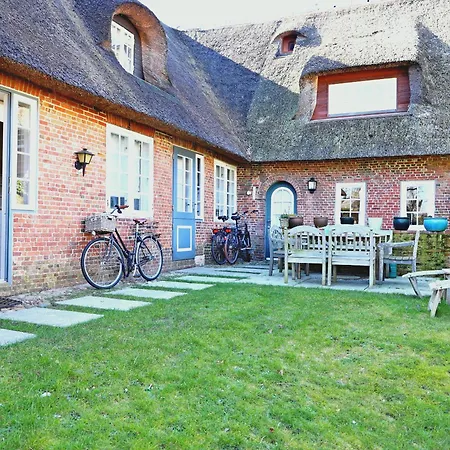 Vakantiehuis Gemuetliche Friesenhaushaelfte Unter Reet Ueber 3 Etagen Mit Ca. 90 Qm. *