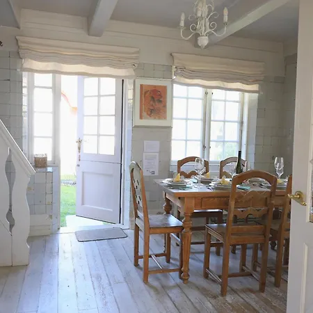 Gemuetliche Friesenhaushaelfte Unter Reet Ueber 3 Etagen Mit Ca. 90 Qm. Vakantiehuis Westerland