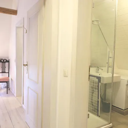 Vakantiehuis Gemuetliche Friesenhaushaelfte Unter Reet Ueber 3 Etagen Mit Ca. 90 Qm. Westerland