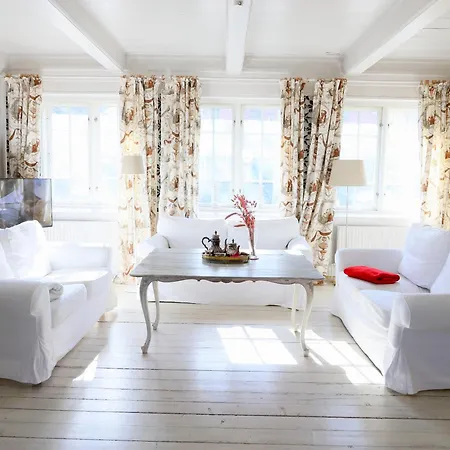 Gemuetliche Friesenhaushaelfte Unter Reet Ueber 3 Etagen Mit Ca. 90 Qm. Westerland