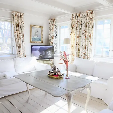 Vakantiehuis Gemuetliche Friesenhaushaelfte Unter Reet Ueber 3 Etagen Mit Ca. 90 Qm.